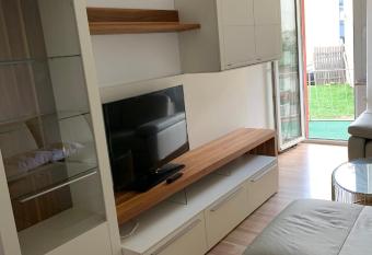 Sch  nes Zuhause allows 18 year olds to book a room