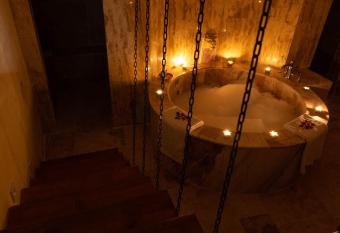 Sobek Stone House Cappadocia has rooms with a private hot tub