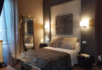 PARMA EXPRESS Apartments & Privat Parking allows 18 year olds to book a room