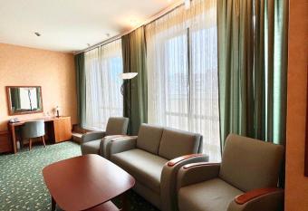                         has rooms with a private hot tub