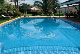 Equi Palace & SPA Near Aeroport has Balcony rooms