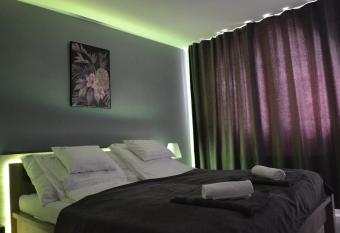 F  nix Design Rooms allows 18 year olds to book a room