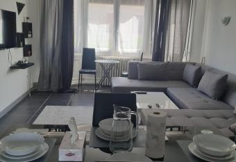 Appartement t2 courte dur  e coup de coeur toute    5 minutes has Balcony rooms