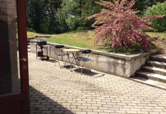 Apartments Melnalk    i has rooms with a private hot tub