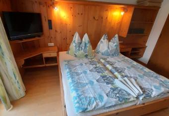 Haus Rosenegg has Balcony rooms