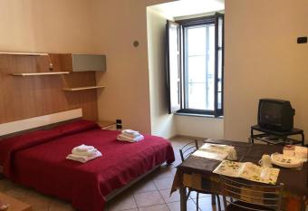 Monolocale in Via Poerio has Balcony rooms