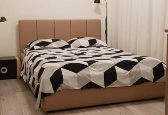 Apartament Modern si Elegant Craiova allows 18 year olds to book a room