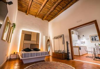 Vinto House Salerno Old Town allows 18 year olds to book a room
