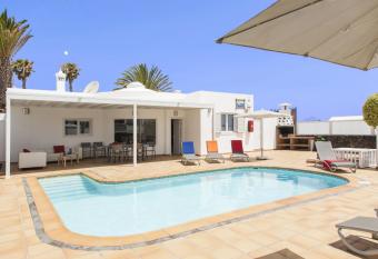 Villa Aphrodite and Villa Apollo 4 bedroom has Balcony rooms