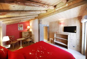 Les chalots de G  rardmer, Chambre d H  tes allows 18 year olds to book a room