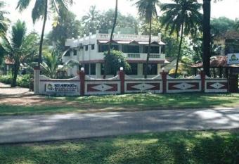 SEAWOODS BEACH HOTEL has Balcony rooms