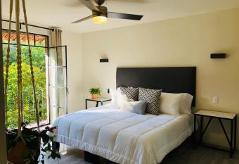 Hotel Casa Guadiana allows 18 year olds to book a room