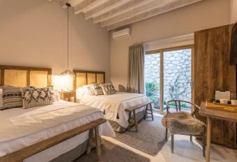Casa Quebrada Hotel Boutique allows 18 year olds to book a room