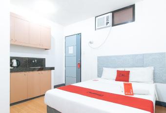 RedDoorz CAA Road Las Pinas allows 18 year olds to book a room