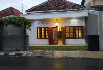 House of Kadipaten has Balcony rooms