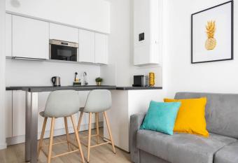 Apt r  nov      2 min    pied du lac - Wifi gratuit has Balcony rooms