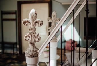 Apartman Okamih Bansk     tiavnica has rooms with a private hot tub