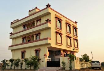 Omak Tiger Seven has Smoking/Balcony rooms