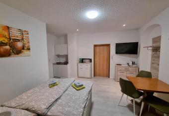 milanoannaberg has Balcony rooms