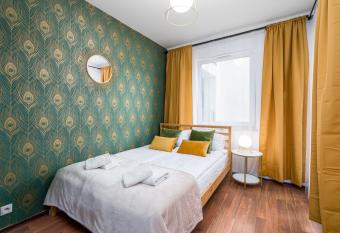 Sleepway Apartments -Garbary 95-101D allows 18 year olds to book a room