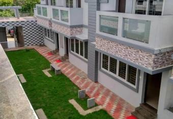 La Villa Beach Paradise has Balcony rooms