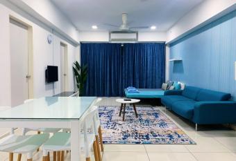 POOL VIEW, Sky Cozy at D Perdana Apartment, WiFi, Netflix, 6-8 Pax has Balcony rooms