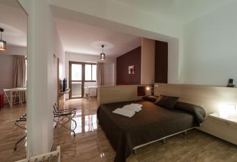 Las Palmas Urban Center allows 18 year olds to book a room