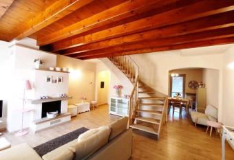 Villa a schiera 6 giardino box auto has Balcony rooms