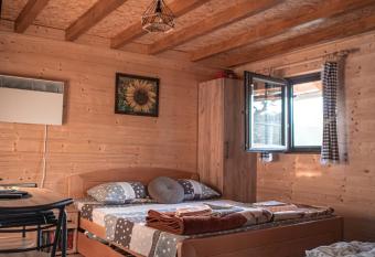 Preno  i  te Leli   has Balcony rooms