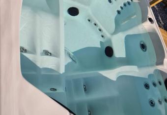 Le chalet de l   meu allows 18 year olds to book a room