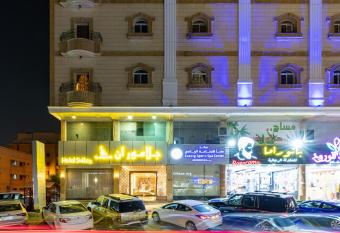 Glamour In Quraish -                            allows 18 year olds to book a room