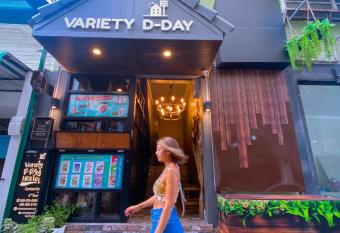 VarietyD-DayHostel HuaHin has Balcony rooms