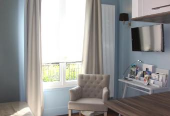 C  t   Marne has Balcony rooms