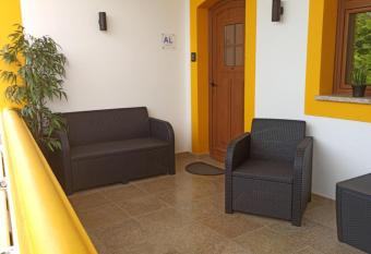 Porto D Abrigo - Alojamento Local allows 18 year olds to book a room