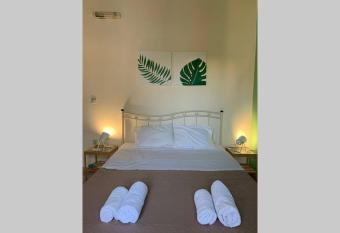 Lemon City Apartment has Balcony rooms