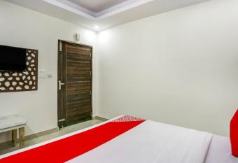 OYO Flagship New Daffodil Inn allows 18 year olds to book a room