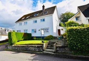 Aldourie Guest House has Balcony rooms