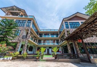 Bentong Eco Wellness Resort 14Room 69Pax by Verano Homestay has Balcony rooms