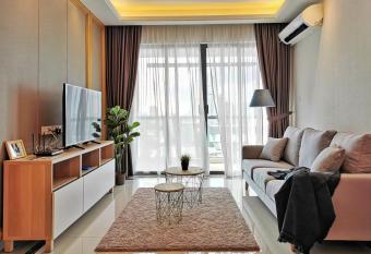 Yussy 2 Bedrooms Condo at R&F Princess Cove has Balcony rooms