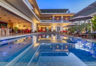 Villa Asaliah - Private Luxury Holiday Villa allows 18 year olds to book a room