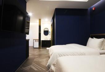 Amare Hotel has rooms with a private hot tub