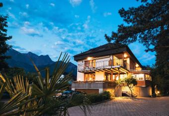 Garni Hotel Torkelb  ndte allows 18 year olds to book a room