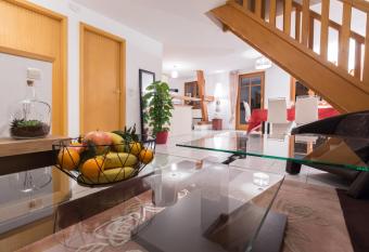 Au Cocon des Cigognes has Balcony rooms