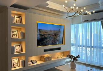 MAKATI Prime Luxury has rooms with a private hot tub