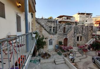 Mi ilya CHOCOLATE HOUSE Guest house allows 18 year olds to book a room