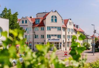 PLAZA Hotel Blankenburg Ditzingen, Sure Hotel Collection allows 18 year olds to book a room