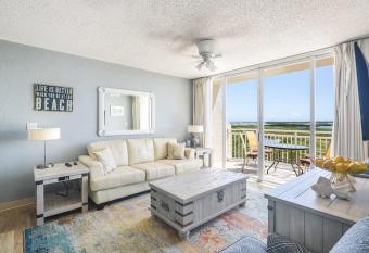 The Salt Cay by Brightwild-Modern & Pet Friendly has Balcony rooms