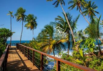 Hotel Torres del Mar allows 18 year olds to book a room