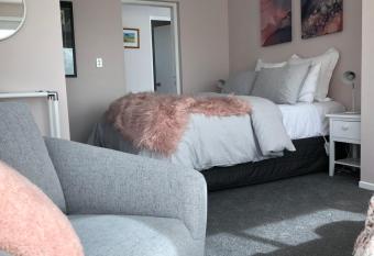 Allie s Hill Top Haven Bed & Breakfast allows 18 year olds to book a room