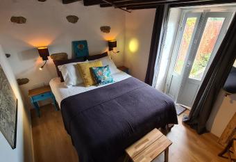 Domaine Savoir Vivre - L Etable allows 18 year olds to book a room